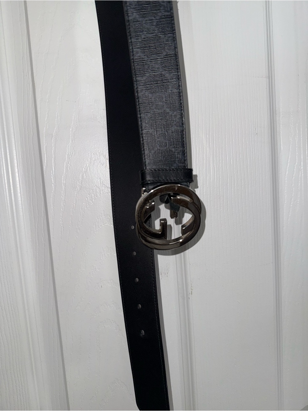 Black Men's Leather Belt with Silver Circular Buckle
